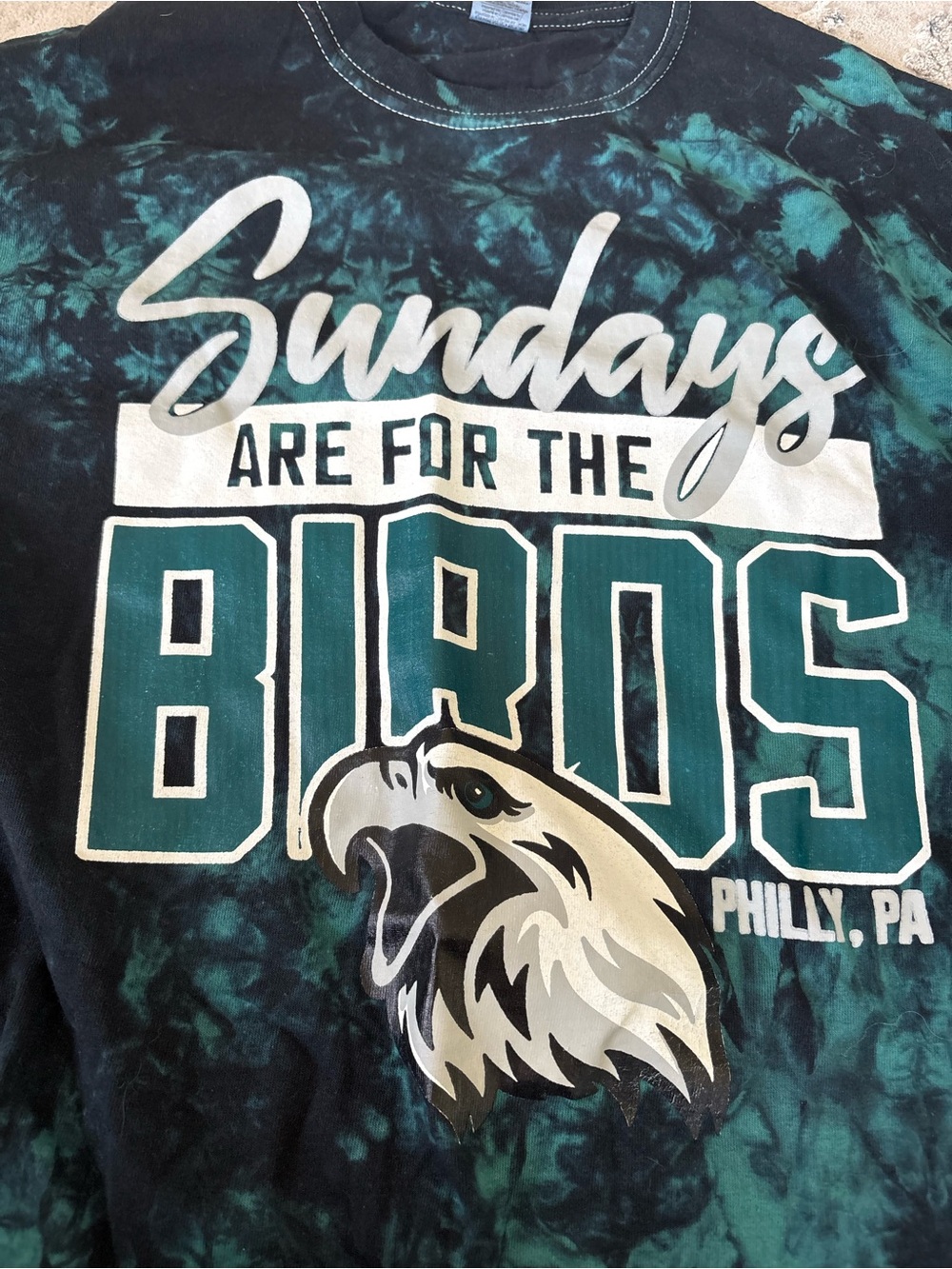 Gildan Green and Black Tie-Dye "Sundays Are For The Birds" Philly T‑Shirt - Picture 2 of 4